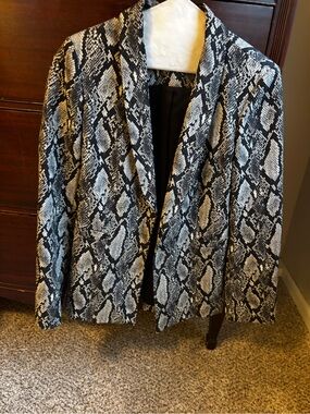 Alice + Olivia Black & White Snake-Print Open Blazer